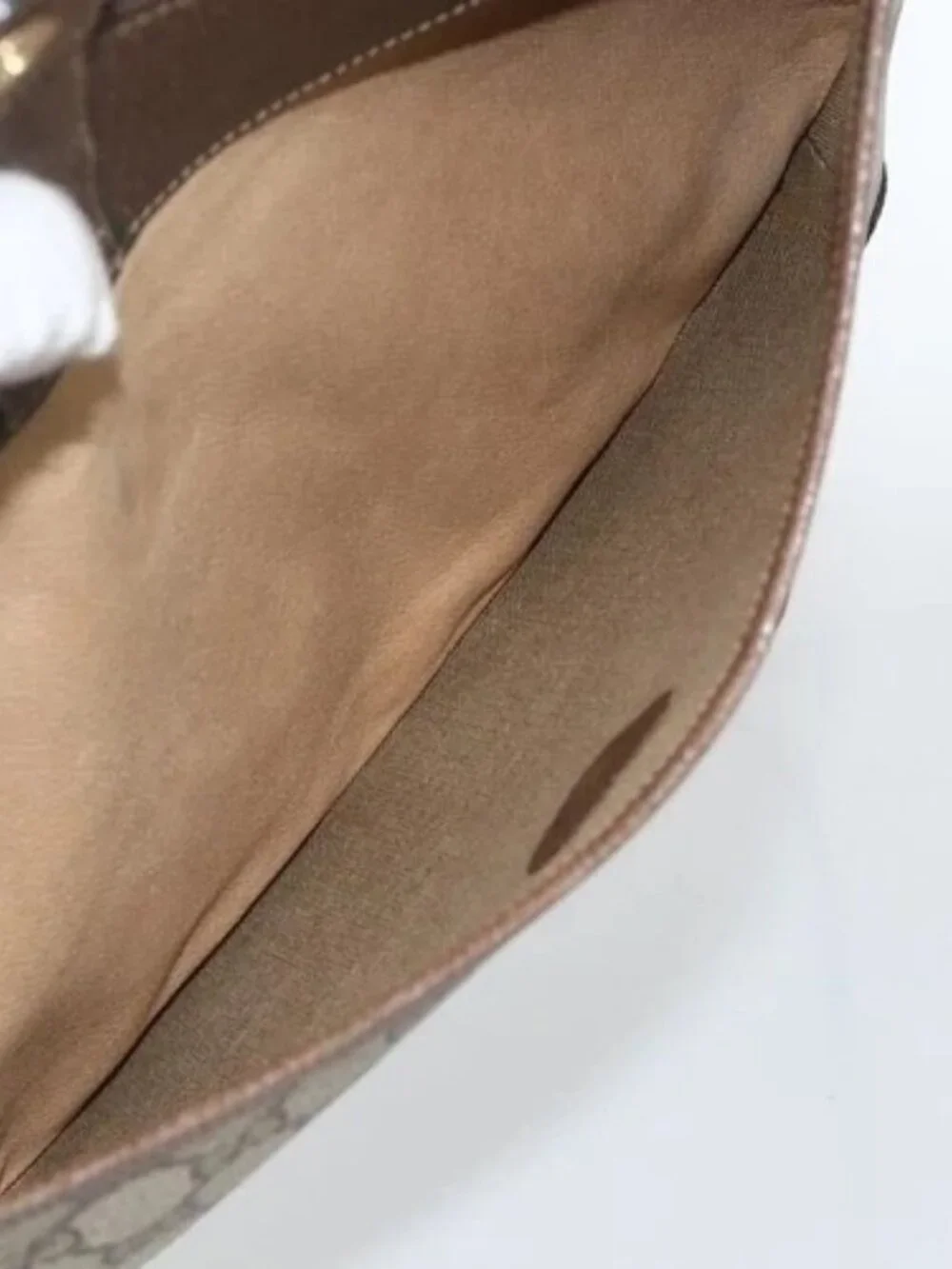 Gucci brand	gucci color	beige